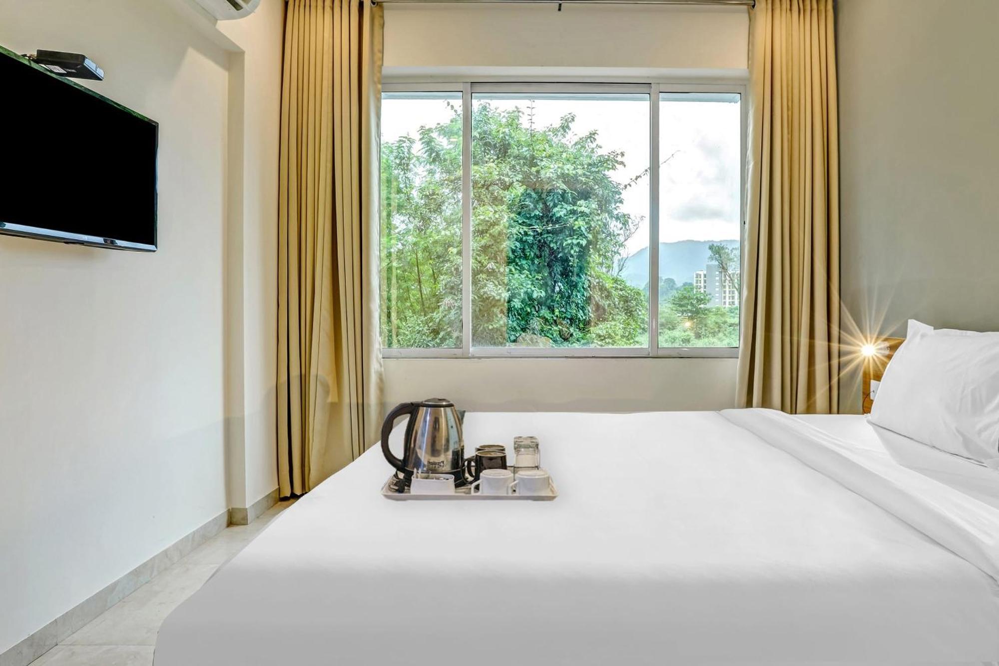 Townhouse Somani Hotel Apta Exterior photo