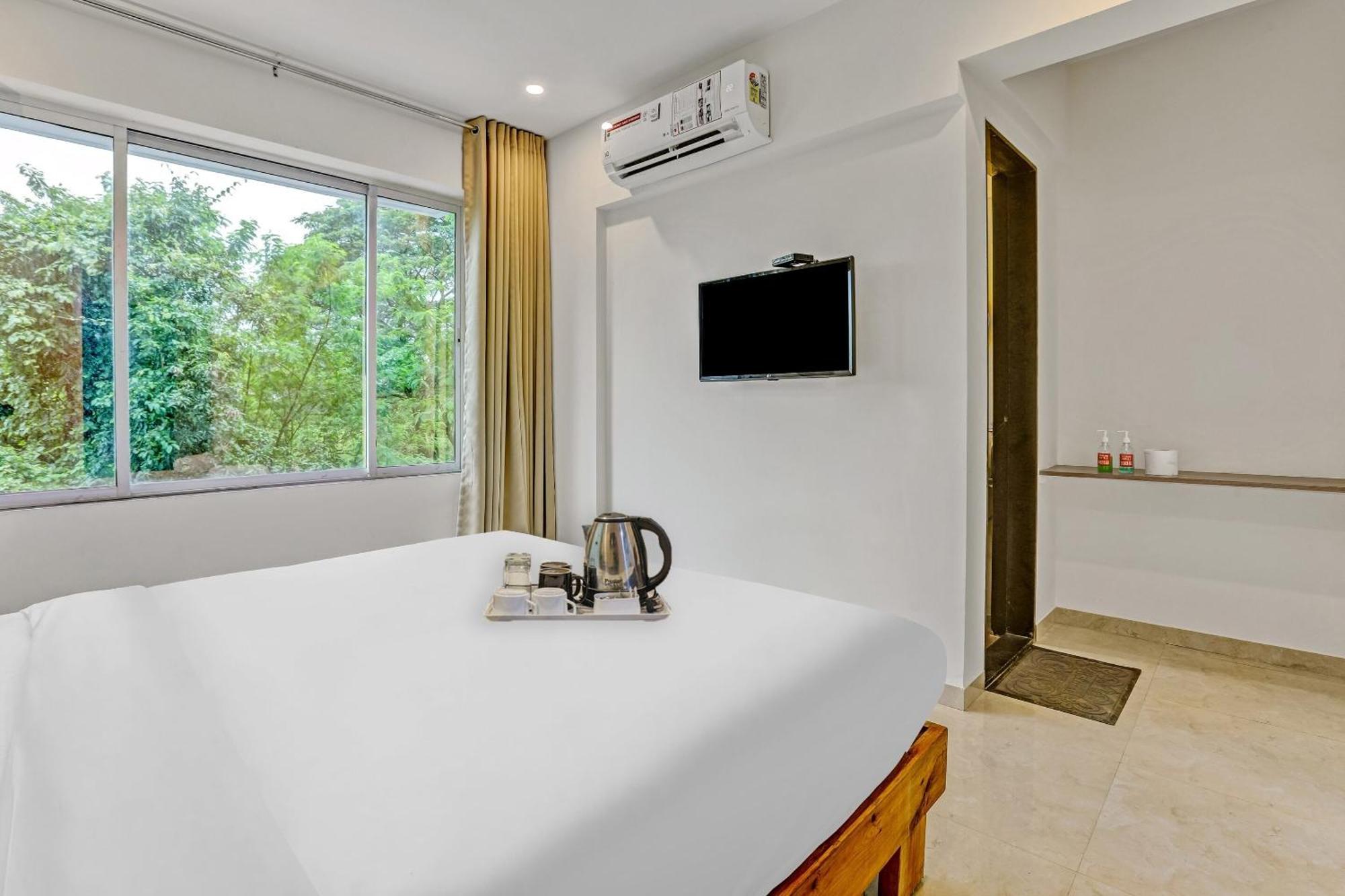 Townhouse Somani Hotel Apta Exterior photo
