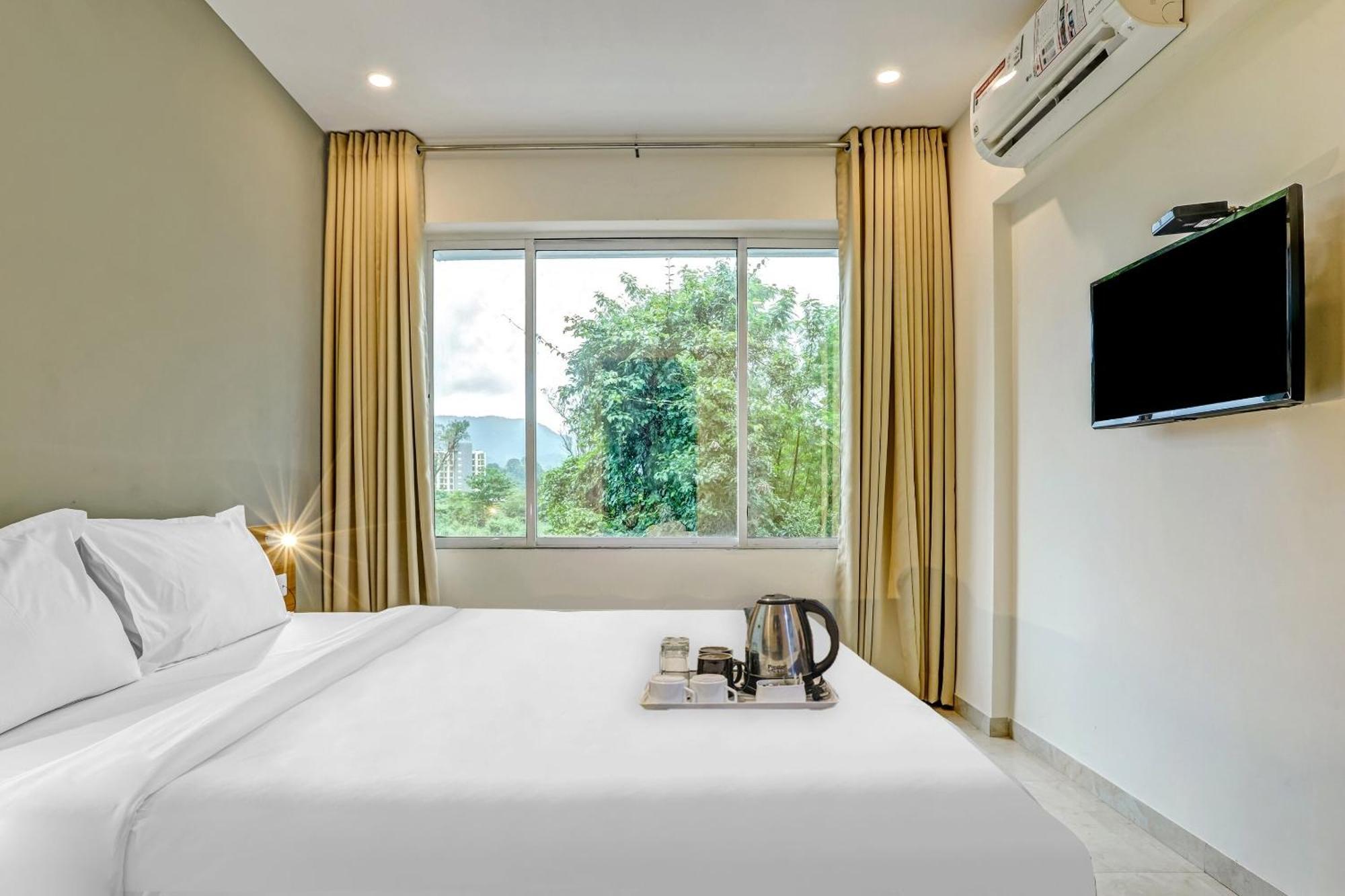 Townhouse Somani Hotel Apta Exterior photo